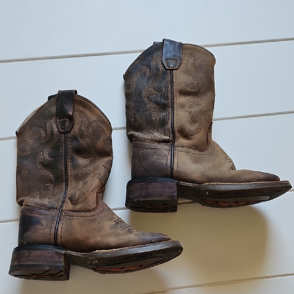 Old West Distressed Brown Cowboy Boots - Picture 5 of 8